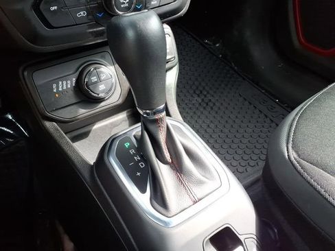 Used 2023 Jeep Renegade Trailhawk AWD/4WD image 22