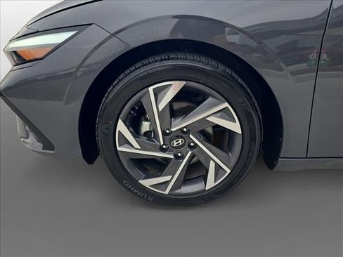 Certified 2025 Hyundai Elantra SEL image 9