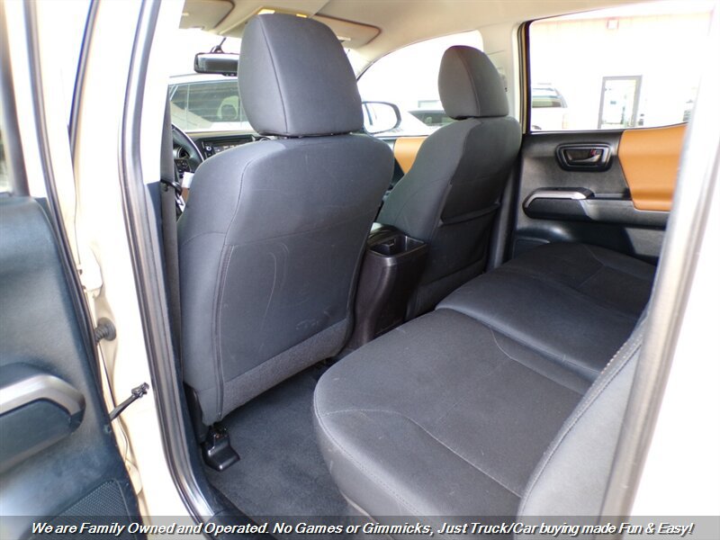 Used 2016 Toyota Tacoma SR5 w/ SR5 Appearance Package (SN) RWD image 17