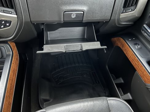 Used 2018 Chevrolet Silverado 2500 High Country w/ Duramax Plus Package image 34