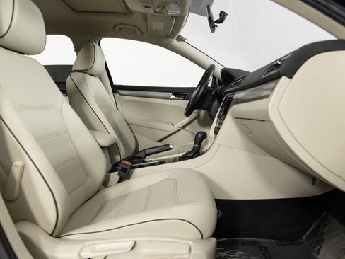 Used 2018 Volkswagen Passat 2.0T SE image 26