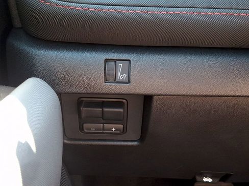 Used 2025 Chevrolet Colorado Z71 AWD/4WD image 22