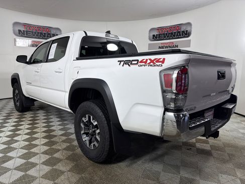 Used 2022 Toyota Tacoma TRD Off-Road AWD/4WD image 5
