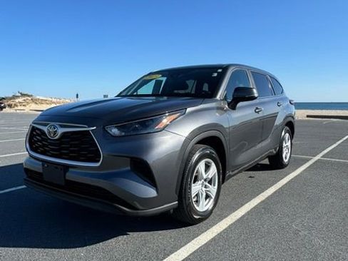 Used 2023 Toyota Highlander L FWD image 9