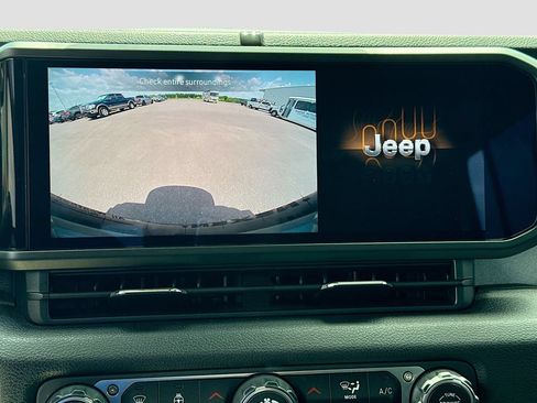 Used 2024 Jeep Wrangler Unlimited Sport AWD/4WD image 15