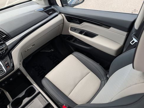 Used 2026 Honda Odyssey Elite image 11