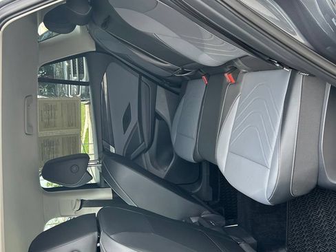Certified 2026 Volkswagen Tiguan SE FWD image 43