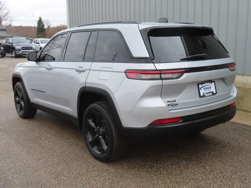 Used 2023 Jeep Grand Cherokee Altitude AWD/4WD image 8