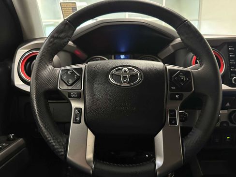 Used 2021 Toyota Tacoma SR5 AWD/4WD image 11