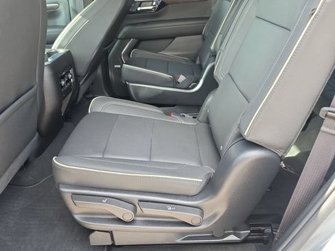 Used 2025 Chevrolet Tahoe Premier RWD image 17