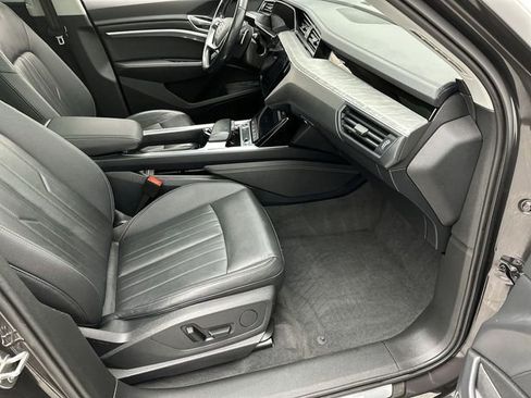 Used 2024 Audi Q8 e-tron Premium image 25