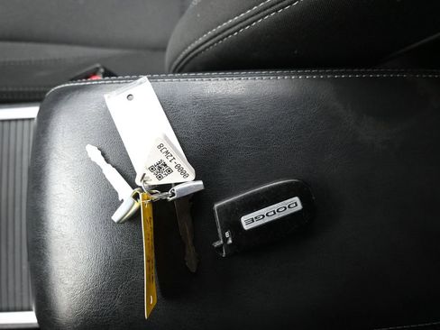 Used 2018 Dodge Charger SXT image 16