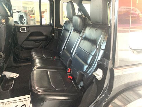 Used 2023 Jeep Wrangler Unlimited Sahara AWD/4WD image 14
