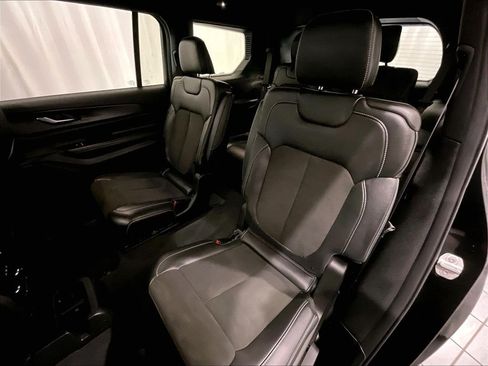 Used 2023 Jeep Grand Cherokee L Laredo AWD/4WD image 15