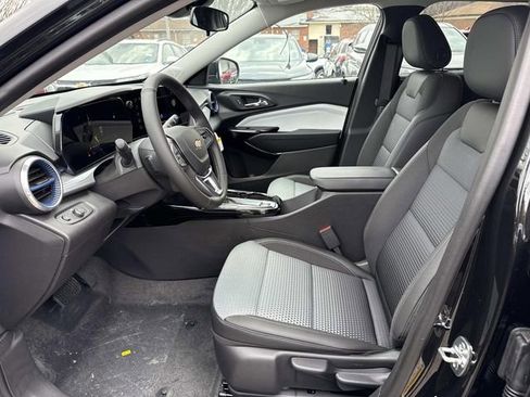 New 2026 Chevrolet Trax LT w/ Driver Confidence Package FWD image 9