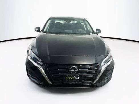 Used 2024 Nissan Altima 2.5 SV image 2