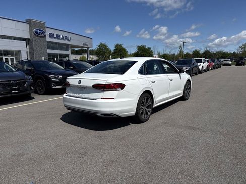 Used 2022 Volkswagen Passat 2.0T SE FWD image 4