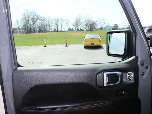 Used 2022 Jeep Wrangler Unlimited Rubicon w/ Xtreme Recon 35" Tire Package image 28