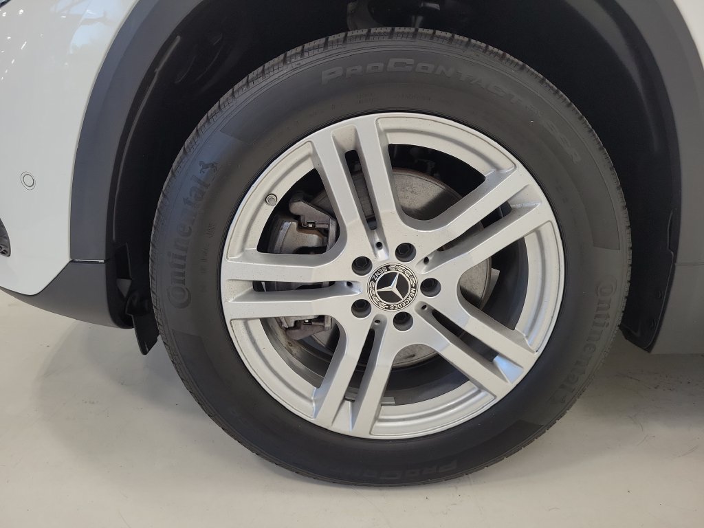 Used 2023 Mercedes-Benz GLA 250 4MATIC w/ Premium Package image 5