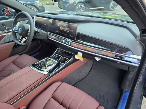 Used 2025 BMW 750e xDrive w/ Executive Package image 12