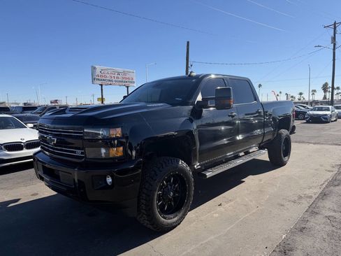 Used 2017 Chevrolet Silverado 3500 LTZ image 3