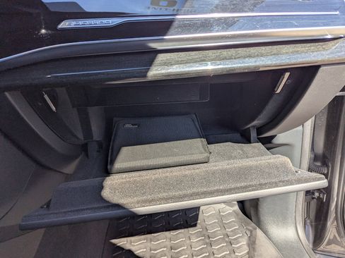 Used 2019 Audi Q8 Premium image 33