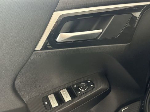 Used 2025 Mitsubishi Outlander ES FWD image 13