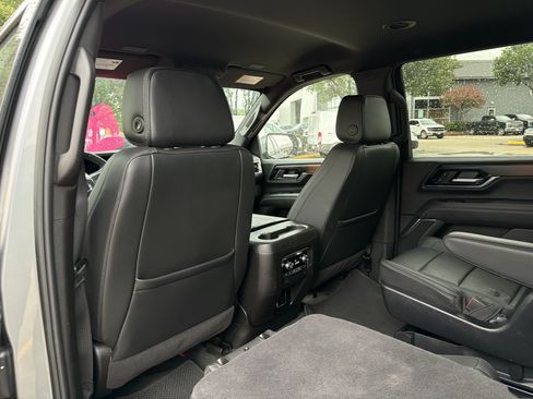 Used 2025 GMC Yukon Denali AWD/4WD image 16