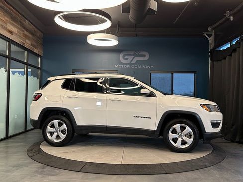 Used 2021 Jeep Compass Latitude w/ Convenience Group AWD/4WD image 2