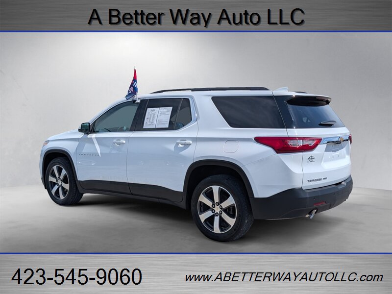 Used 2019 Chevrolet Traverse LT w/ LT Premium Package AWD/4WD image 3