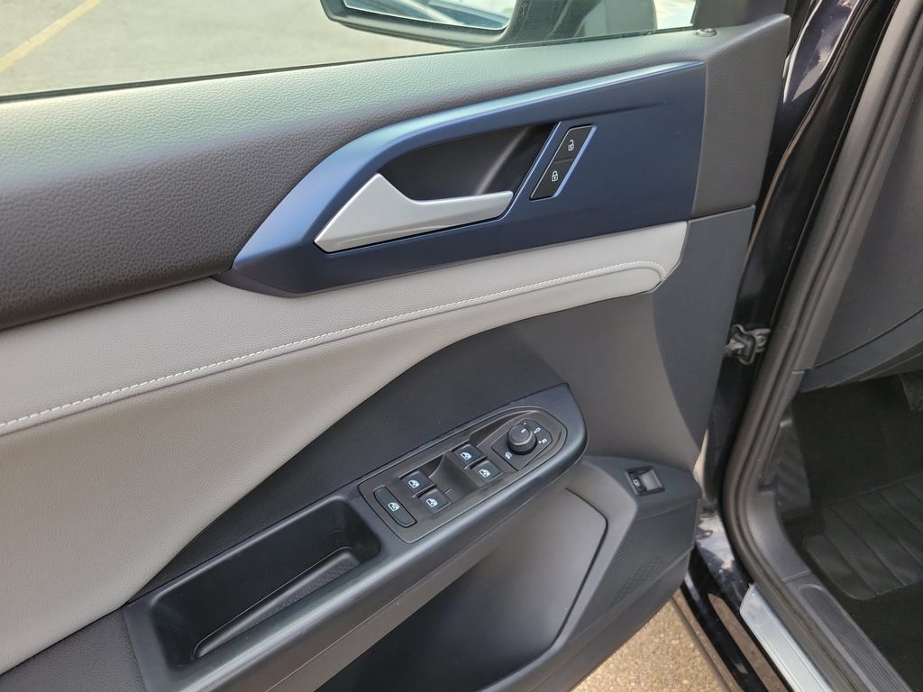 Used 2024 Volkswagen Taos SE FWD image 24