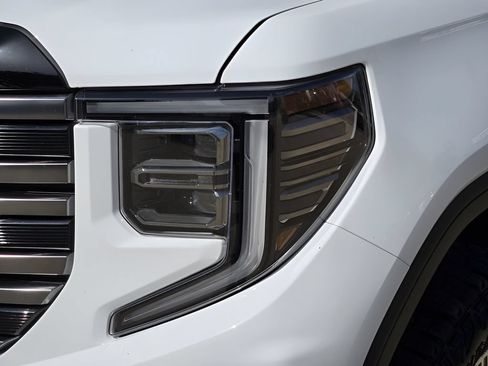 Used 2025 GMC Sierra 1500 AT4 AWD/4WD image 9