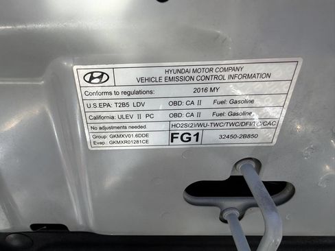 Used 2016 Hyundai Veloster Turbo FWD image 20