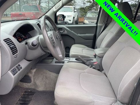 Used 2017 Nissan Frontier SV w/ SV Value Truck Package image 8