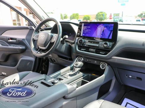 Used 2024 Toyota Grand Highlander AWD image 15