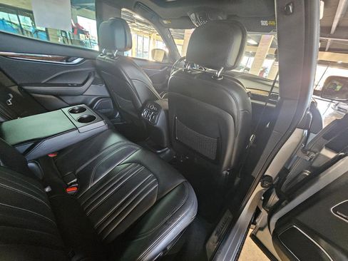 Used 2018 Maserati Levante GranLusso image 17