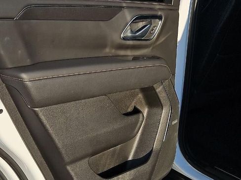 Used 2023 GMC Yukon AT4 AWD/4WD image 16