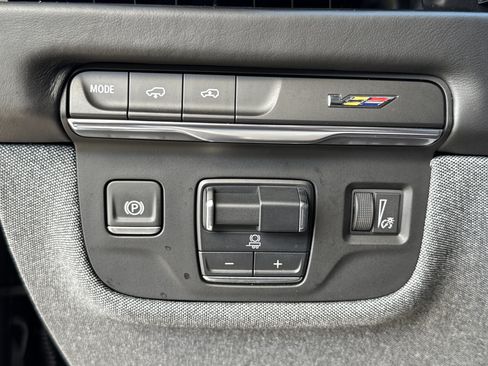 Used 2025 Cadillac Escalade V AWD/4WD image 19