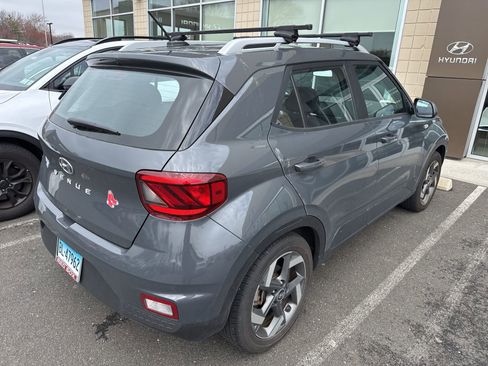 Used 2023 Hyundai Venue SEL w/ Cargo Package image 4