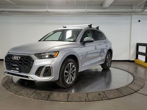 Used 2023 Audi Q5 2.0T Premium w/ Convenience Package image 4