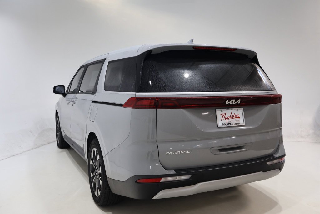 Used 2023 Kia Carnival EX FWD image 6