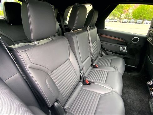 Certified 2025 Land Rover Discovery Dynamic SE AWD/4WD image 19