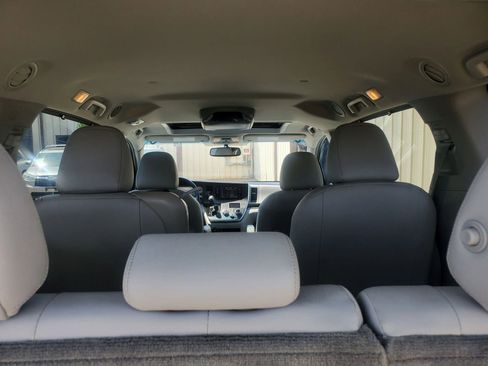Used 2017 Toyota Sienna XLE w/ XLE Navigation Package FWD image 66