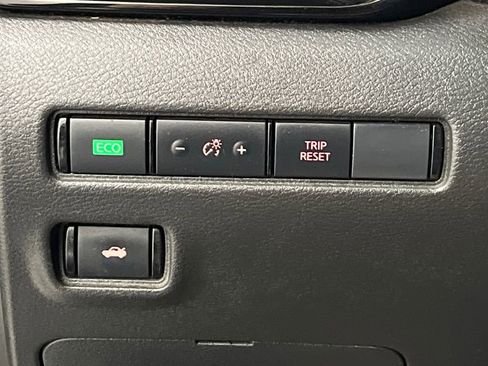 Used 2022 Nissan Sentra SV w/ SV Premium Package image 33