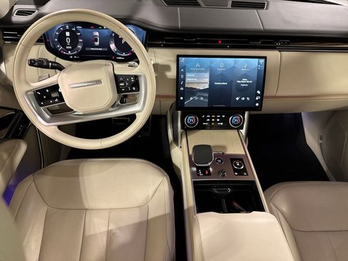 Used 2023 Land Rover Range Rover Autobiography image 4