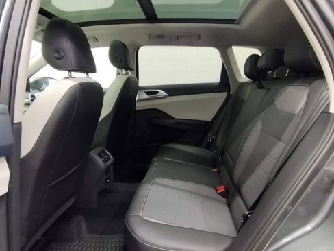 New 2025 Volkswagen Taos SE image 35