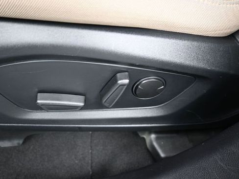 Used 2021 Ford Explorer XLT image 25