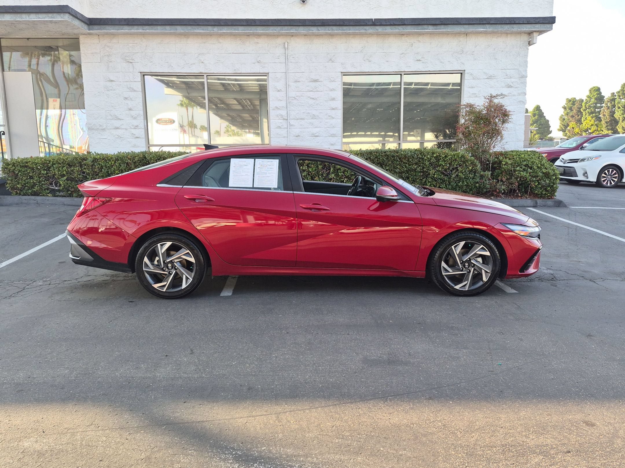 Used 2024 Hyundai Elantra Limited FWD image 5