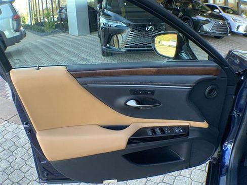 Certified 2025 Lexus ES 350 w/ Premium Package image 13
