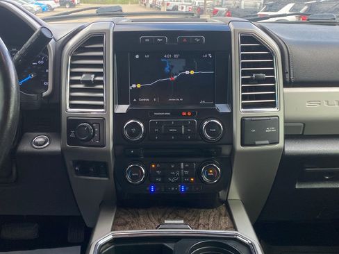 Used 2017 Ford F250 Lariat w/ Lariat Ultimate Package AWD/4WD image 19